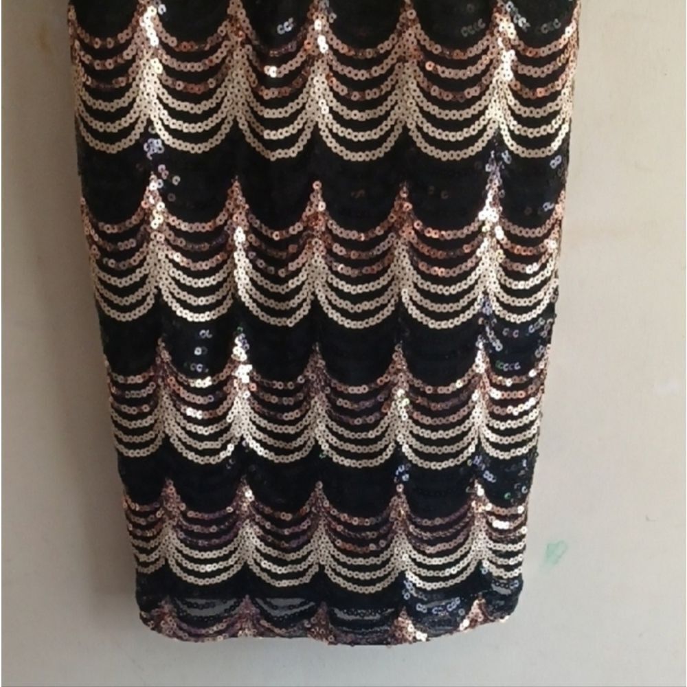 Elegant Black and Gold Sequin Dress - Picture 9 of 14